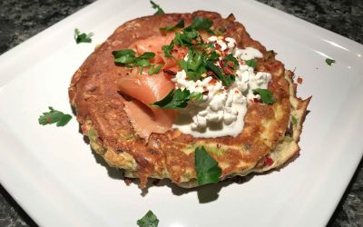 Low Carb Gemüse-Pancakes mit Lachs