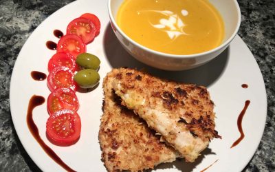 Kürbis-Mango Suppe mit Low Carb Knusperfisch
